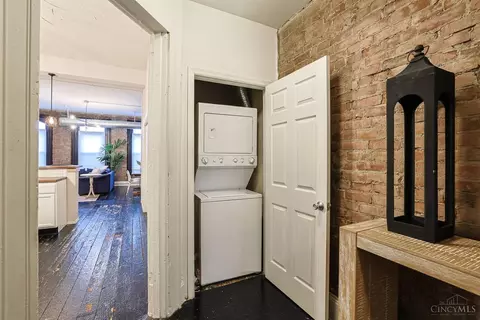 Entry Way - 724 Main St, Cincinnati, OH 45202 photo 2 of 2