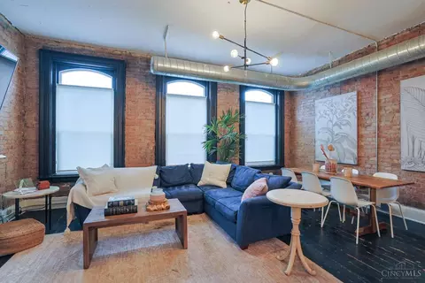Living - 724 Main St, Cincinnati, OH 45202 photo 3 of 4