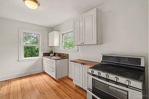 Kitchen - 527 Flatt Ter, Cincinnati, OH 45232 photo 1 of 3