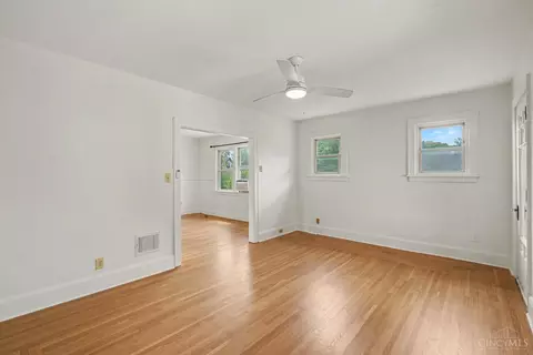 Living - 527 Flatt Ter, Cincinnati, OH 45232 photo 4 of 5