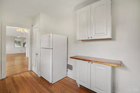 Kitchen - 527 Flatt Ter, Cincinnati, OH 45232 photo 2 of 3