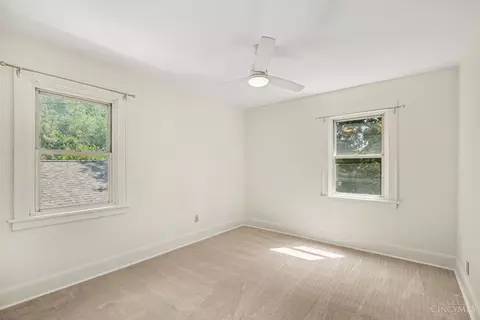 Bedroom - 527 Flatt Ter, Cincinnati, OH 45232 photo 2 of 3