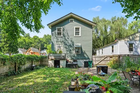 Exterior - 527 Flatt Ter, Cincinnati, OH 45232 photo 4 of 5