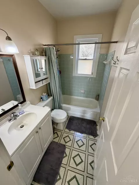 Bath - 4368 Eastern Ave, Cincinnati, OH 45226 photo 2 of 3
