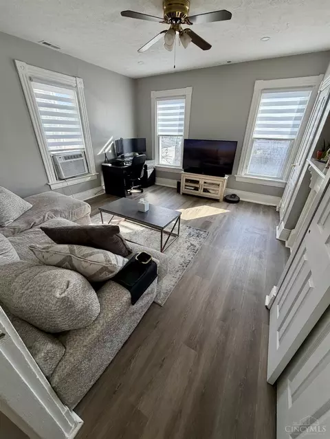 Living - 4368 Eastern Ave, Cincinnati, OH 45226 photo 5 of 5