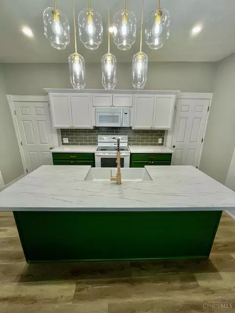 Kitchen - 4368 Eastern Ave, Cincinnati, OH 45226 photo 1 of 5