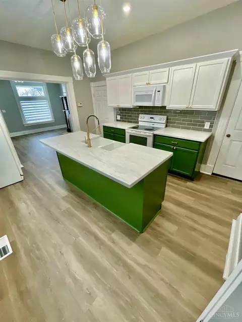 Kitchen - 4368 Eastern Ave, Cincinnati, OH 45226 photo 2 of 5
