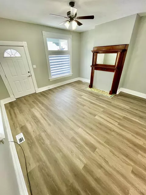 Living - 4368 Eastern Ave, Cincinnati, OH 45226 photo 2 of 5