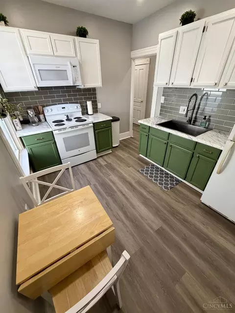 Kitchen - 4368 Eastern Ave, Cincinnati, OH 45226 photo 4 of 5