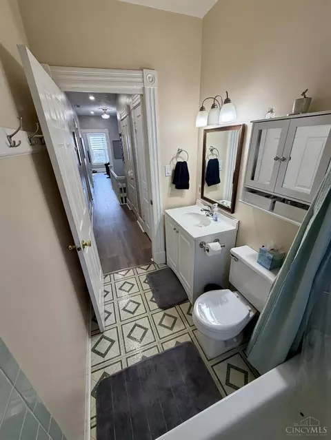 Bath - 4368 Eastern Ave, Cincinnati, OH 45226 photo 3 of 3