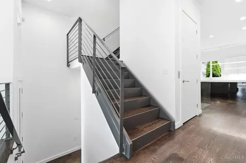 Entry Way - 404 Baum St, Cincinnati, OH 45202 photo 2 of 3