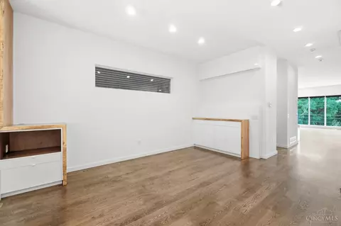 Living - 404 Baum St, Cincinnati, OH 45202 photo 5 of 5