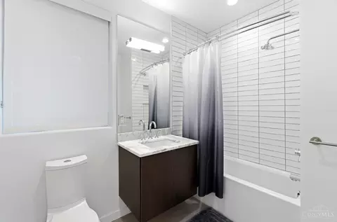 Bath - 404 Baum St, Cincinnati, OH 45202 photo 7 of 9
