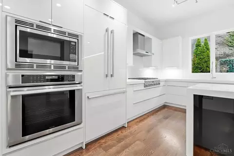 Kitchen - 404 Baum St, Cincinnati, OH 45202 photo 5 of 8