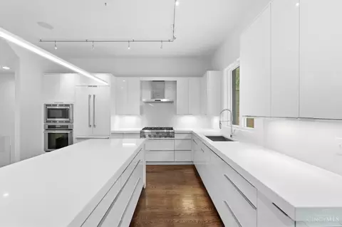 Kitchen - 404 Baum St, Cincinnati, OH 45202 photo 2 of 8