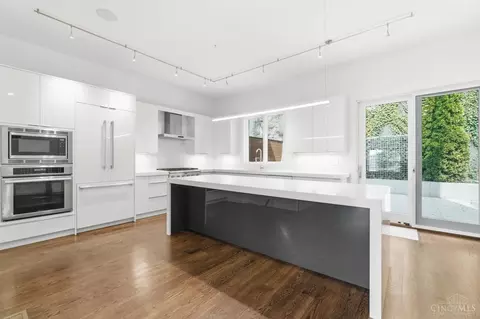 Kitchen - 404 Baum St, Cincinnati, OH 45202 photo 3 of 8