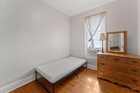 Bedroom - 620 Riddle Rd, Cincinnati, OH 45220 photo 2 of 3
