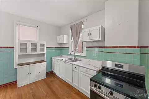 Kitchen - 620 Riddle Rd, Cincinnati, OH 45220 photo 1 of 8