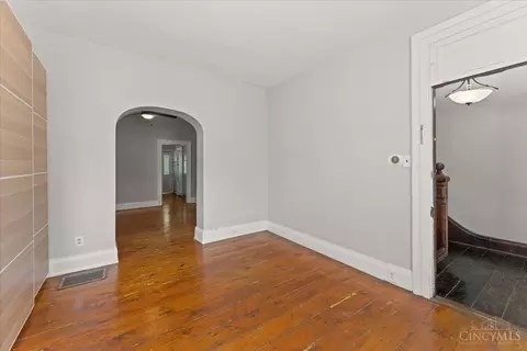 Entry Way - 620 Riddle Rd, Cincinnati, OH 45220 photo 3 of 7