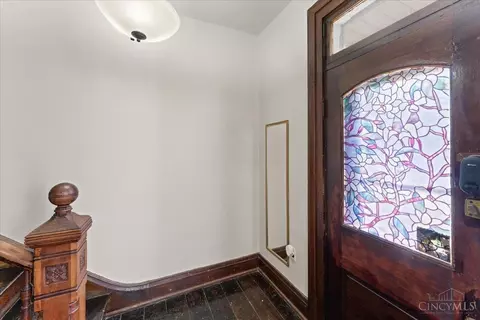 Entry Way - 620 Riddle Rd, Cincinnati, OH 45220 photo 1 of 7