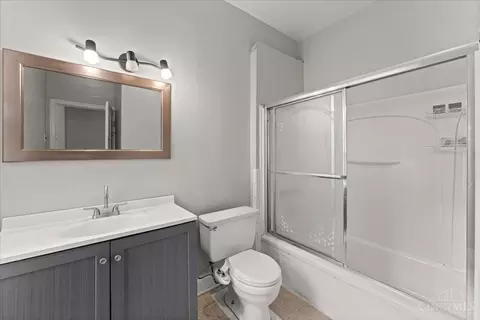 Bath - 620 Riddle Rd, Cincinnati, OH 45220 photo 2 of 2