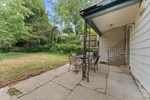Exterior - 620 Riddle Rd, Cincinnati, OH 45220 photo 4 of 6