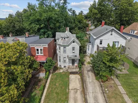 View/Area - 620 Riddle Rd, Cincinnati, OH 45220 photo 2 of 7