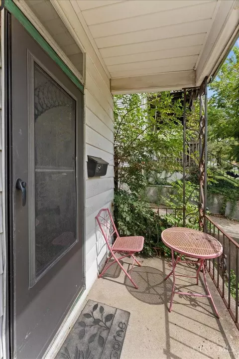 Exterior - 620 Riddle Rd, Cincinnati, OH 45220 photo 2 of 6