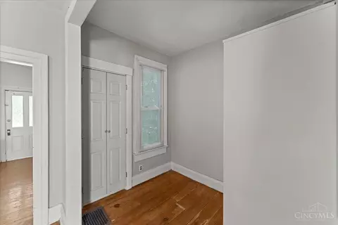 Entry Way - 620 Riddle Rd, Cincinnati, OH 45220 photo 7 of 7