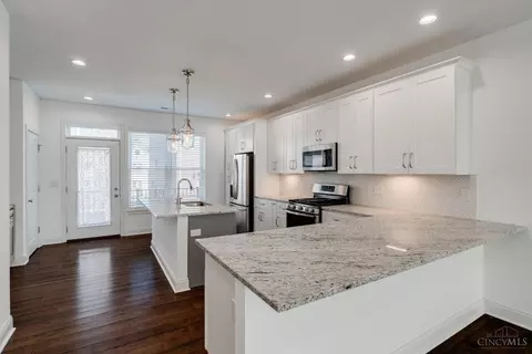 Kitchen - 540 Slack St, Cincinnati, OH 45202 photo 3 of 5
