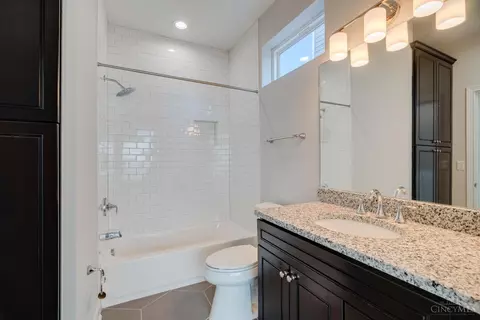 Bath - 540 Slack St, Cincinnati, OH 45202 photo 4 of 5