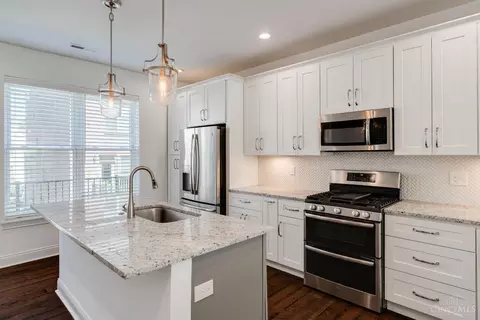 Kitchen - 540 Slack St, Cincinnati, OH 45202 photo 2 of 5