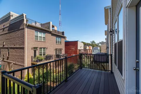 Exterior - 540 Slack St, Cincinnati, OH 45202 photo 5 of 9