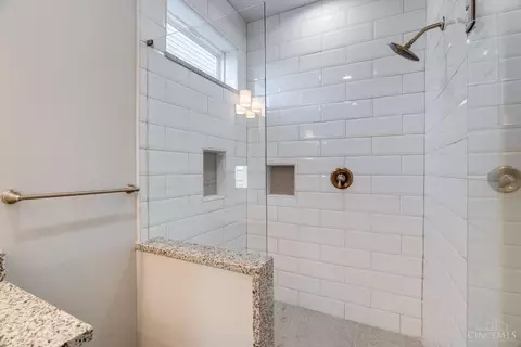 Bath - 540 Slack St, Cincinnati, OH 45202 photo 3 of 5