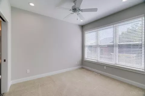 Bedroom - 540 Slack St, Cincinnati, OH 45202 photo 5 of 9