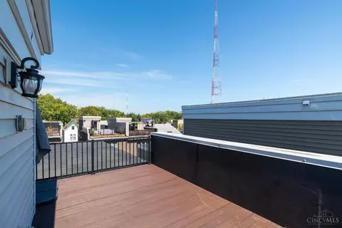 Exterior - 540 Slack St, Cincinnati, OH 45202 photo 8 of 9