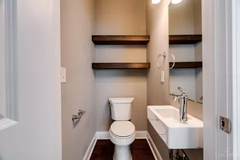 Bath - 540 Slack St, Cincinnati, OH 45202 photo 1 of 5