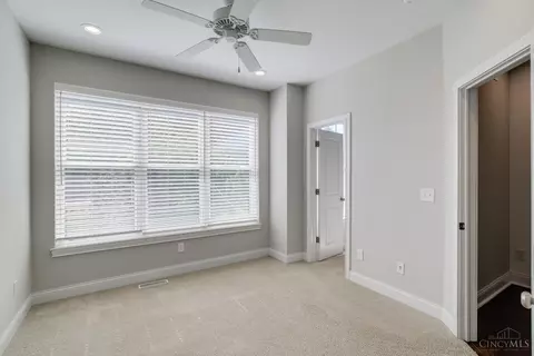 Bedroom - 540 Slack St, Cincinnati, OH 45202 photo 6 of 9