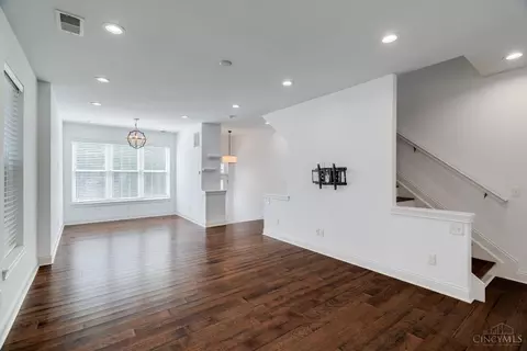 Living - 540 Slack St, Cincinnati, OH 45202 photo 1 of 2