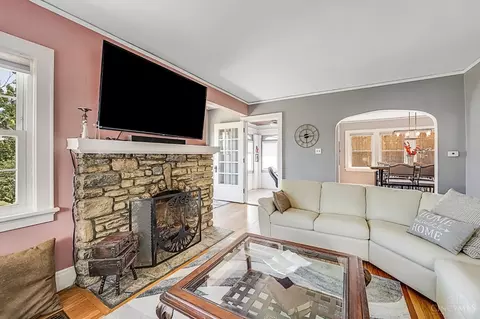 Living - 3333 Meyer Pl, Cincinnati, OH 45211 photo 3 of 3