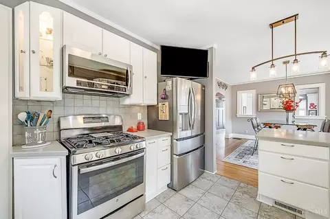 Kitchen - 3333 Meyer Pl, Cincinnati, OH 45211 photo 3 of 4