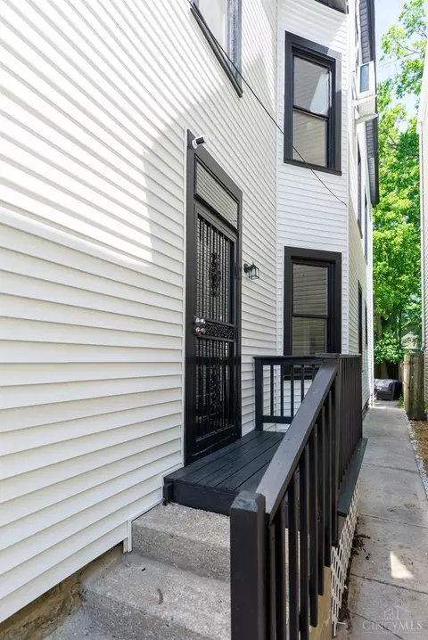 Exterior - 3014 Hackberry St, Cincinnati, OH 45206 photo 9 of 12