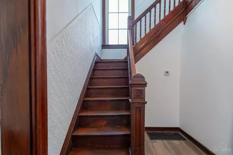 Entry Way - 3014 Hackberry St, Cincinnati, OH 45206 photo 2 of 16