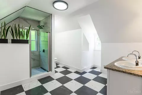 Bath - 3014 Hackberry St, Cincinnati, OH 45206 photo 4 of 5