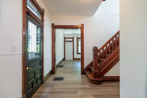 Entry Way - 3014 Hackberry St, Cincinnati, OH 45206 photo 3 of 16