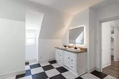 Bath - 3014 Hackberry St, Cincinnati, OH 45206 photo 5 of 5