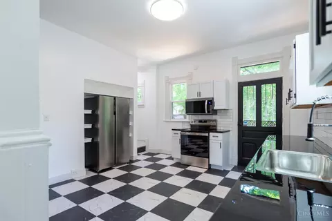 Kitchen - 3014 Hackberry St, Cincinnati, OH 45206 photo 4 of 7