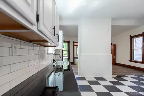 Entry Way - 3014 Hackberry St, Cincinnati, OH 45206 photo 4 of 16