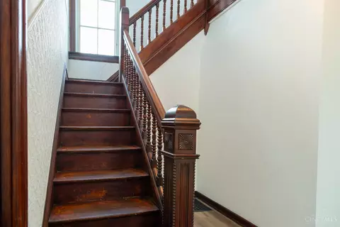 Entry Way - 3014 Hackberry St, Cincinnati, OH 45206 photo 5 of 16