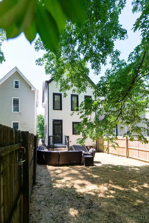Exterior - 3014 Hackberry St, Cincinnati, OH 45206 photo 7 of 12